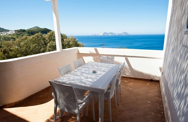 Maridea Ponza, ERMES perfect Mediterranean style apartment with sea view