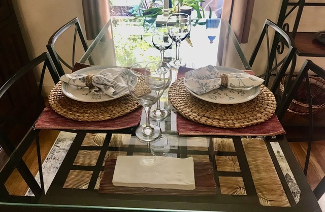 Marina apt w/private garden, 1 block from Bay