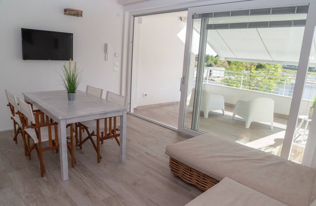 MARINA PONENTE INDEPENDENT APARTMENT WITH LARGE COMFORTABLE TERRACE IN VENICE