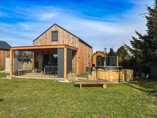 Marine house-Nowoczesna stodoła nad morzem,duży ogród,prywatny hot tub