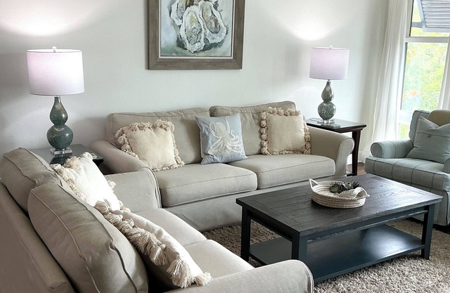 Mariner’s Way Retreat-Steps from Lighthouse & Harbour Town pool pass provided
