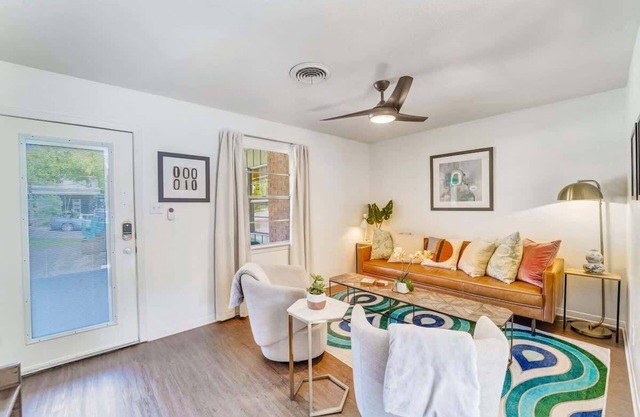 Mariposa B | Bright Stay + Sleeps 5 & Patio