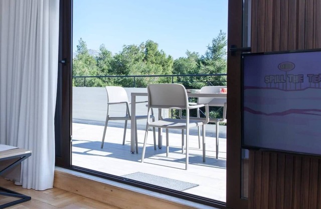 Marousi Modern Green Oasis Apt w Amazing Balcony