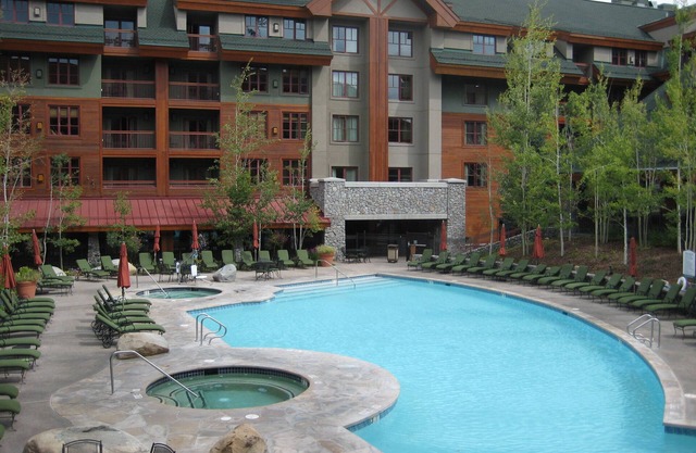 Marriott Grand Residence 4-star resort 2 bed/3 bath condo sleeps 6-8. Big deck.