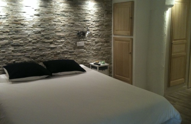 MarseilleCity - Deluxe Room "Courtyard Side 1"