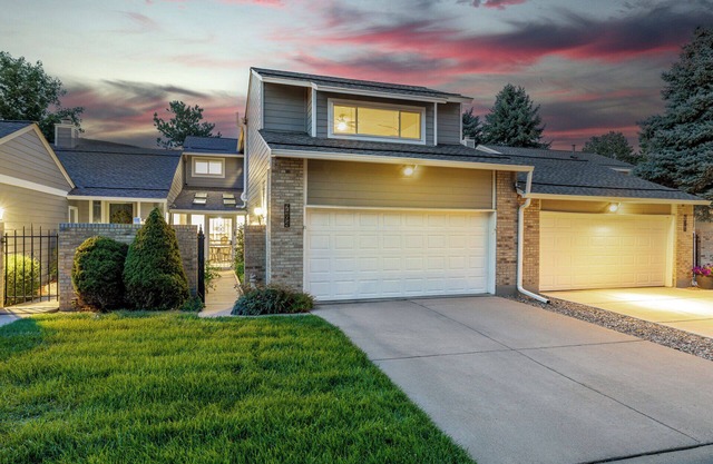 Marvelous 4-bedroom townhome with Hot Tub and Pool Table/Game Room in Centennial