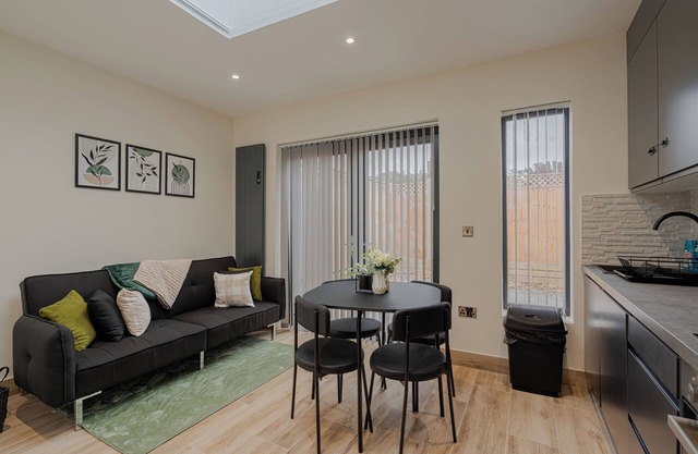 Marvelous condo in Enfield, Free WiFi, Free Parking