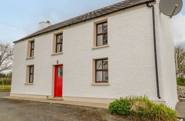 MARY KATE'S COTTAGE, pet friendly in Narin, County Donegal