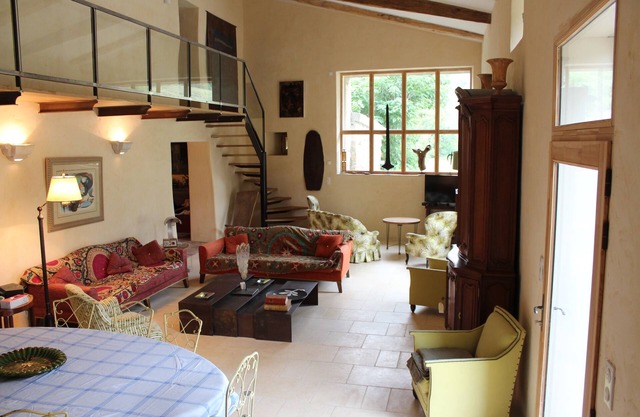 Mas provençal Loft style, Mont Ventoux, spacious, comfortable, swimming pool, 8 pers.