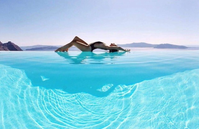 Master Villa Outdoor Jacuzzi Caldera sea view of the volcano
