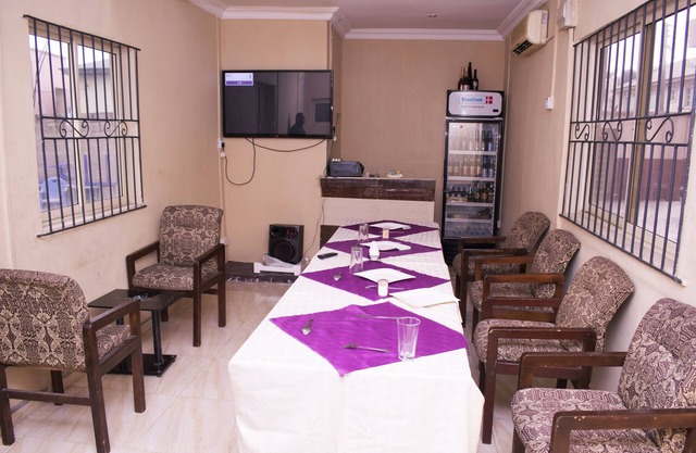 Maxton Suites Magodo