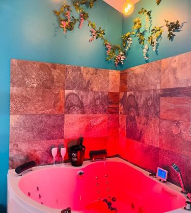 Mb Room - Appartement jacuzzi 4 étoiles Merveille