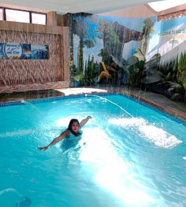 MC One Stop Road Lounge Hotel