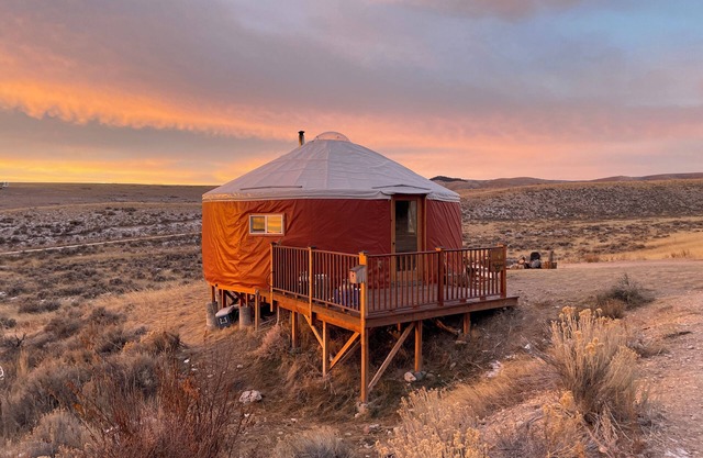 Meadowlark Yurt in Dillon with WiFi