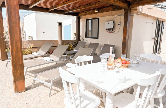 Mediterranea Sunny Maltese Townhouse, Saint Paul's Bay, Malta