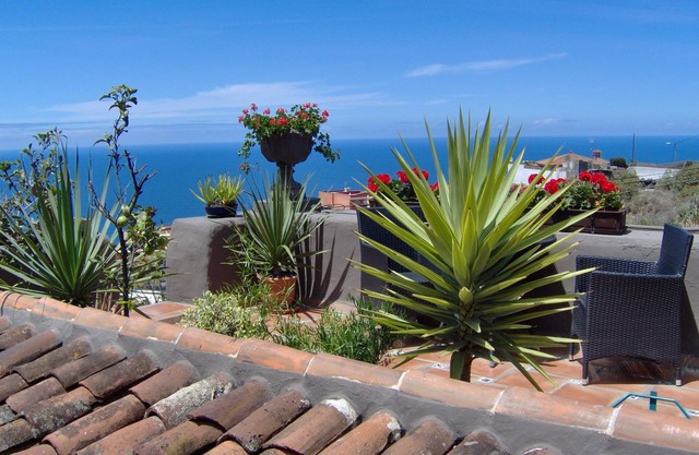 Mediterranean holiday home with small patio-terrace