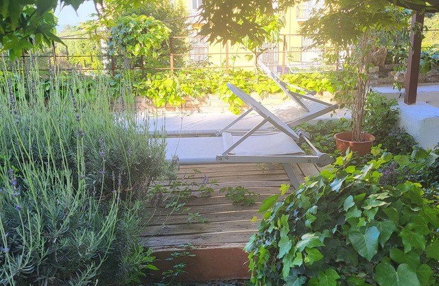 MEDITERRANEAN OASIS Big Loft in Villa -Garden Free Park Free WIFI 15min center!