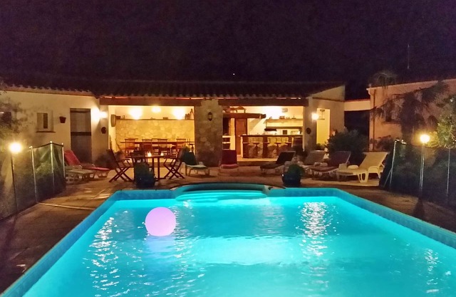 Mediterranean style villa in a green setting, on a plot of 2900m2.