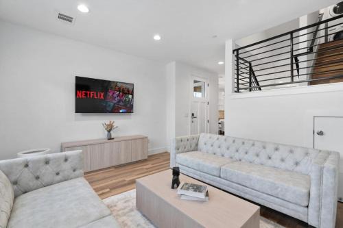 Mega Home - Up to 20 People - Mins 2 ACL-F1-Dwntwn