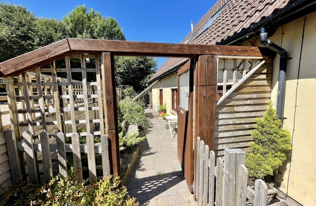 MENDIP COTTAGE, with a garden in Shipham