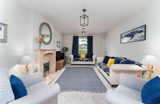 Merlins - Saltings Reach, Lelant - Sleeps 10 - Parking for Two Cars - Dog Friendly