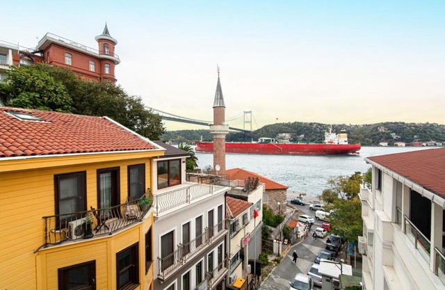 Mesmerizing Flat with Bosphorus View in Sariyer