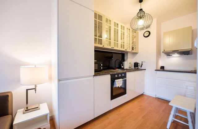 Metro Kondratowicza Velvet Apartment
