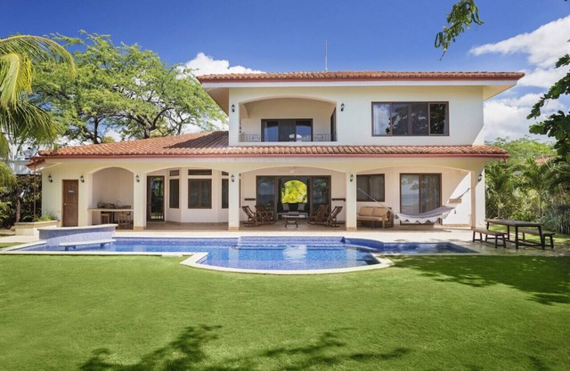 Mi Casa Soñada (Spacious Beachfront House and Studio)