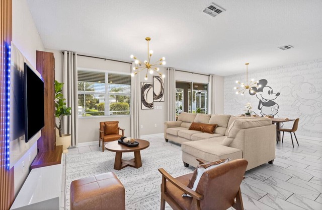 Mickey’s Luxury Hideaway 8BR Home w/Private Pool