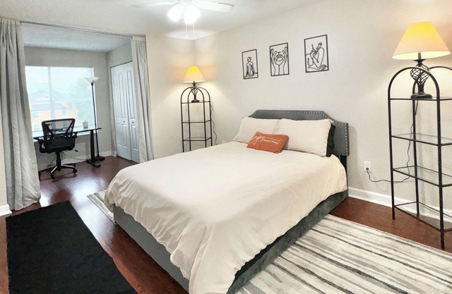 Mid-Century Studio Apt in Orlando near MCO Airport