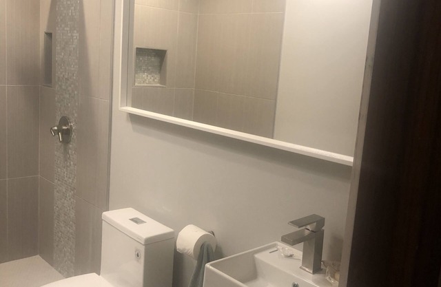 Mid term rental for business professions, close to hospitals.