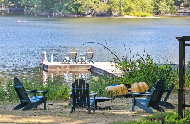 Midcentury Waterfront Retreat w/hottub dock beach
