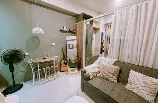 Miiches Prime Pad is located in a resort style condominium in the city of Lapu2x