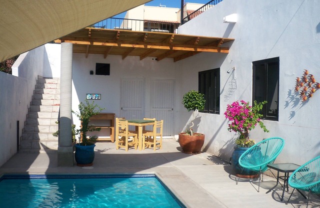 Milagro Guest House, Seaside Bungalow with Ocean View and a Private Pool!