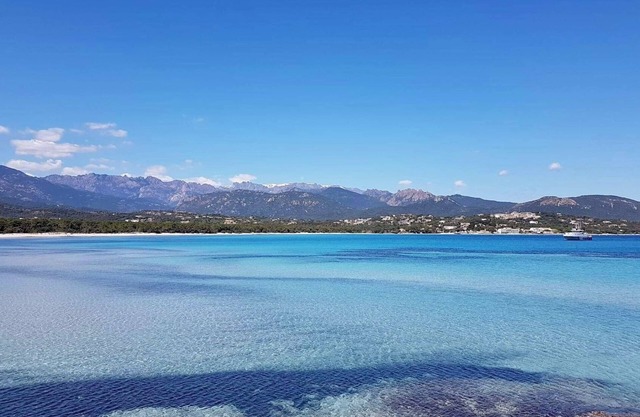 Minivilla,pleine Nature,à 100m dela plage de Pinarello par petit sentier,piscine