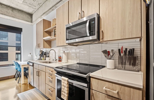 MINNeSTAY* Sable 204 | Target Field |