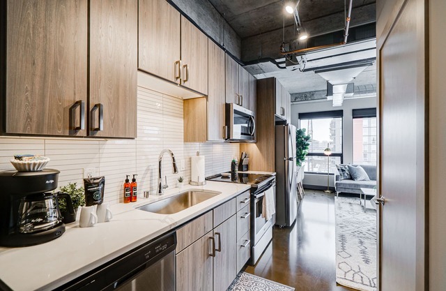MINNeSTAY* Sable 401 Studio | Target Field