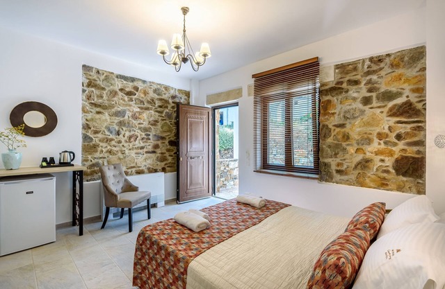 Minos Country Living Aristides Studio