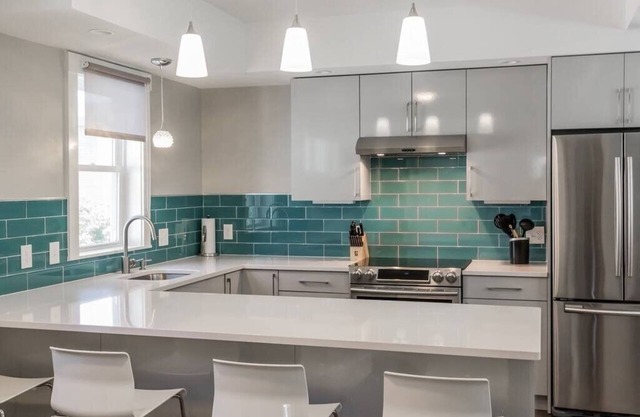 Mint Ocean Promenade Condo, Steps to Old Port