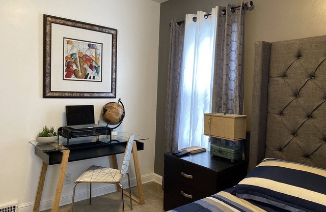 Minutes away from MOA, MSP airport, Minnehaha Falls, 2bedroom house.