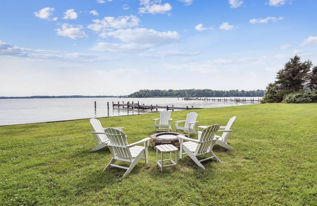 Minutes from Downtown Easton and St. Michaels | Pool | Hot Tub | Kayaks | Privat