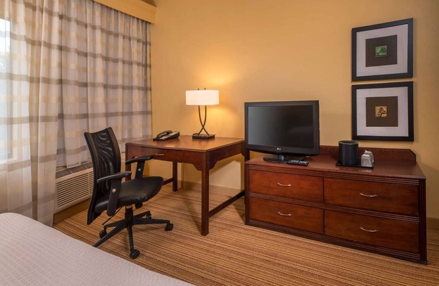 Minutes from Unity Village Park! 2 Units W/FREE Parking, Pets Allowed, Pool!