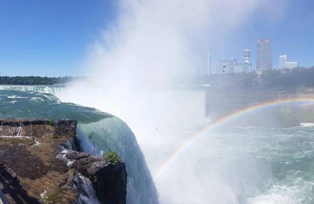 Minutes to all the Adventure! Little Italy 2BR 1st Fl Niagara Wonder"Falls" ❤💦