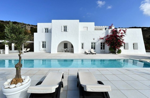 Mirabella Hilltop Villa with Pool, Tennis & Sea View