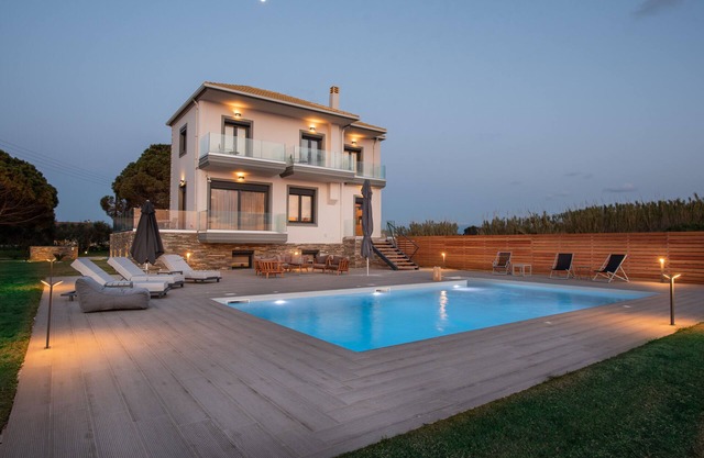 Mirazur Seafront Sunset Villa