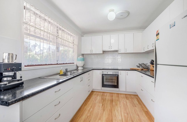 Mirrabooka: 2 BR, 1 BA House in Lake Cathie , Sleeps 6