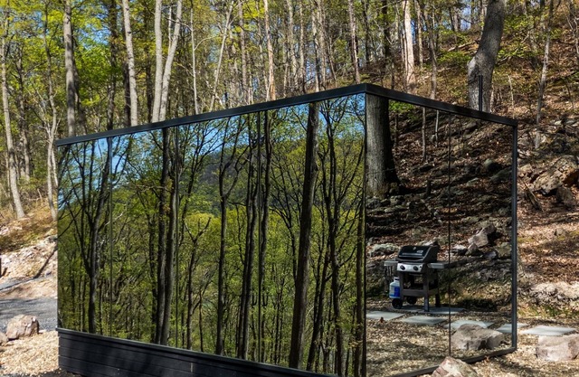 Mirror Villas - Modern Retreat with private hot tubs and mountain view