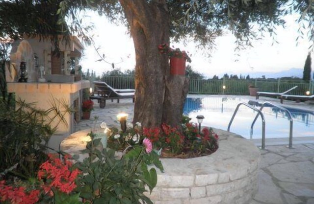 Mistral Cottage with Private Pool and Sea Views in North East of Corfu