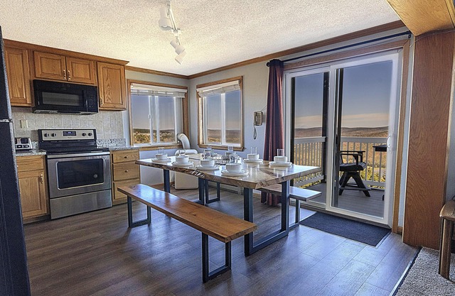 Mountain Lodge Snowshoe 