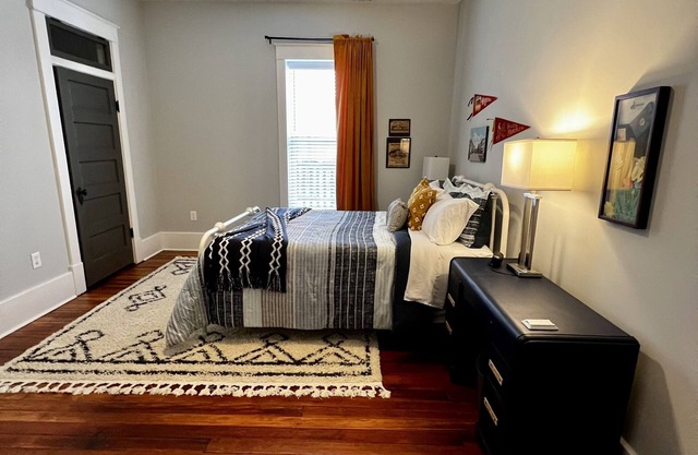 Moberly's Trendy & Spacious Historic Downtown Loft